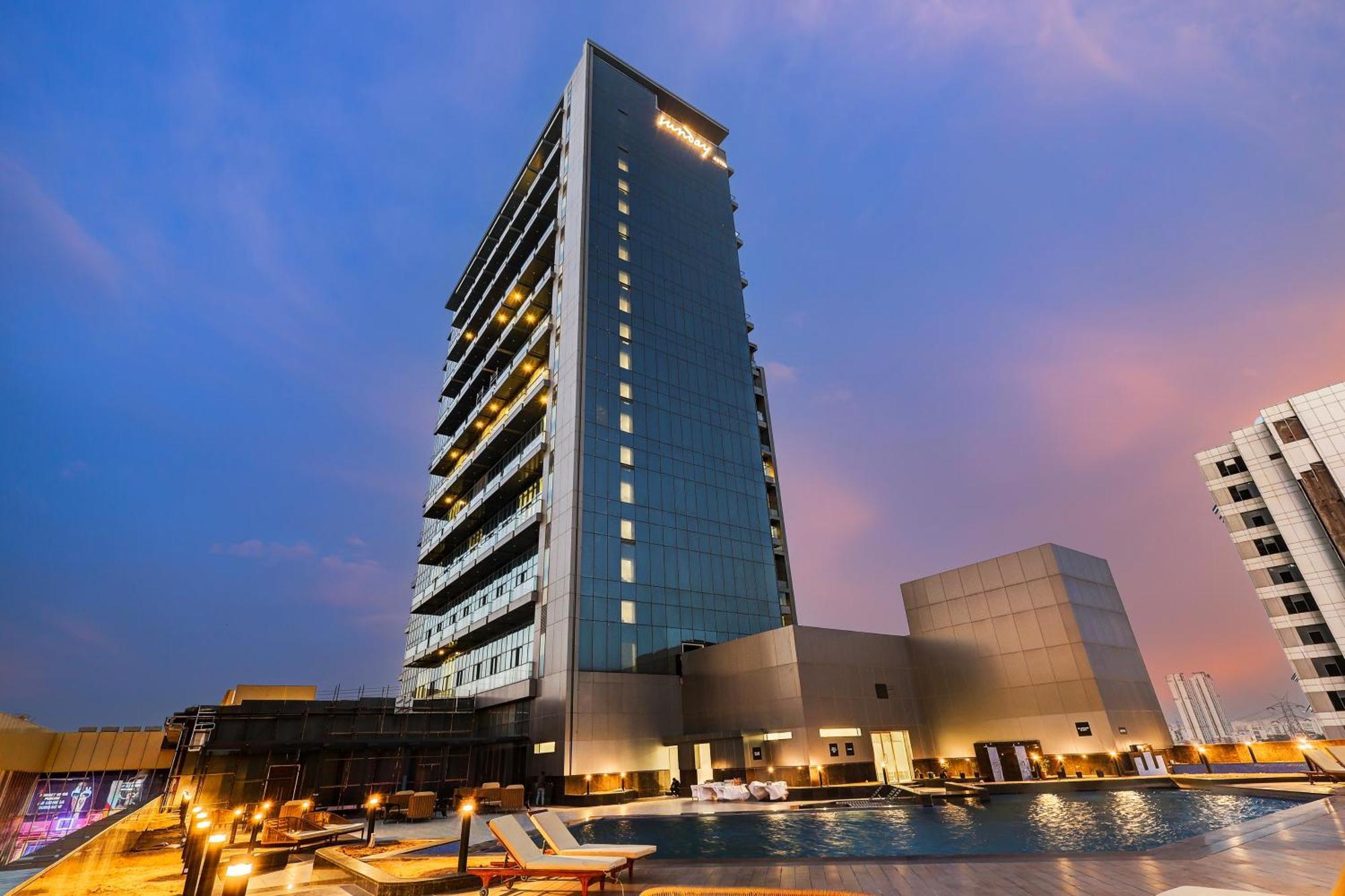 Sunday Hotels And Residences غورغاون المظهر الخارجي الصورة