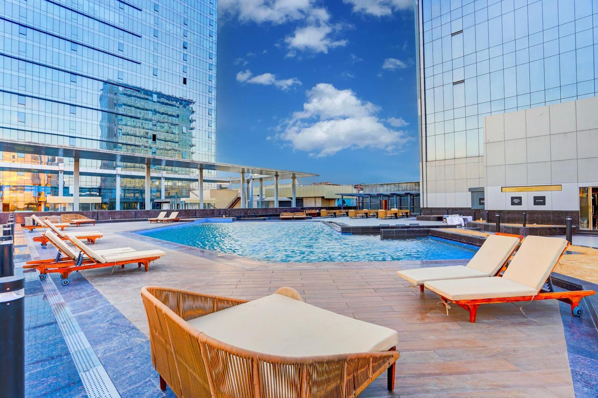 Sunday Hotels And Residences غورغاون المظهر الخارجي الصورة