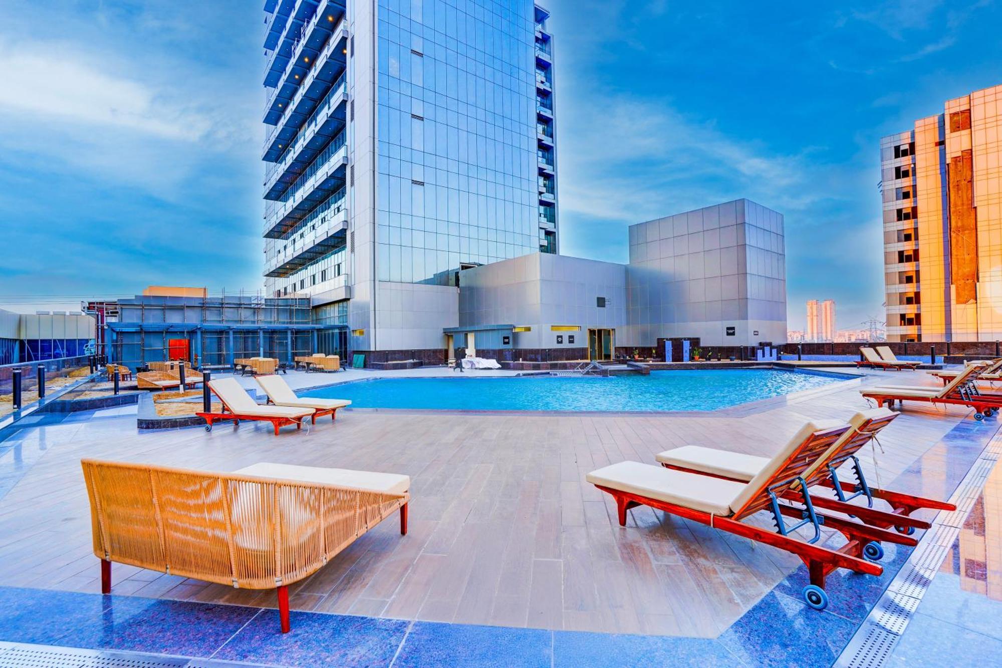 Sunday Hotels And Residences غورغاون المظهر الخارجي الصورة